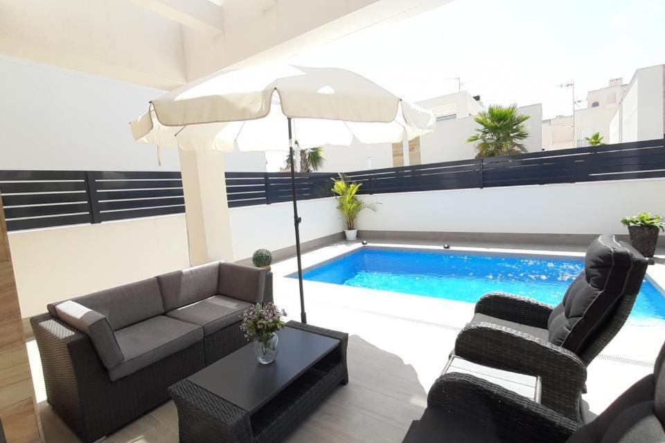 Villa Wilhelmina Torrevieja Exterior photo